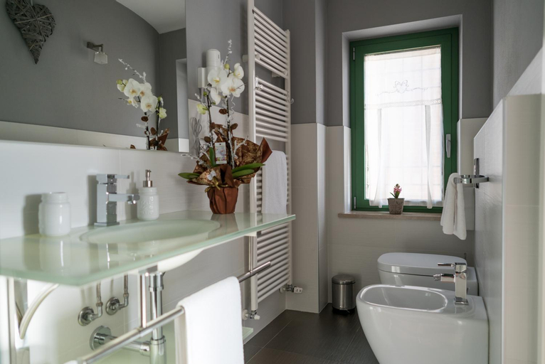 Bedroom 5, Lange, Cuneo