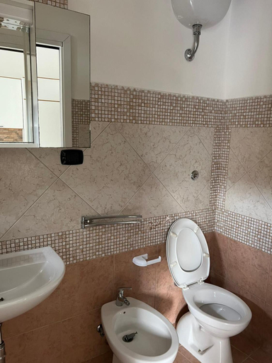 Bathroom 3, Dimora Cuoccio, Bari