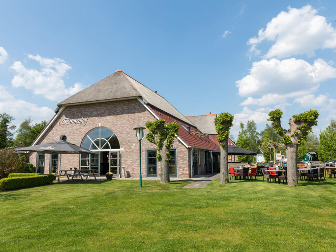 Others 5, Rustic Villa w Shared Pool, Steenwijkerland