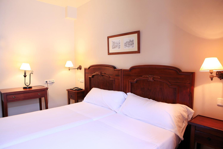 Bedroom 2, Hostal Antxitonea, Navarra