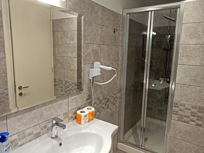 Shower 3, Dolphin Apartments, Ionian Islands