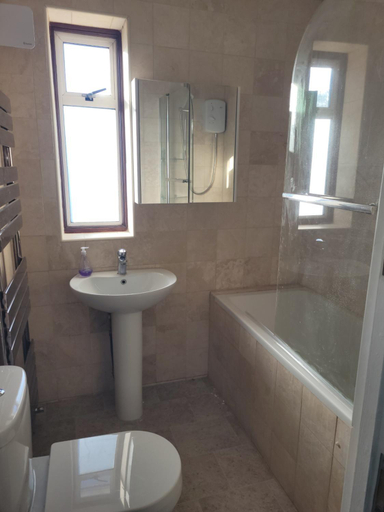 Bathroom 3, Roomstay Hemel, Hertfordshire