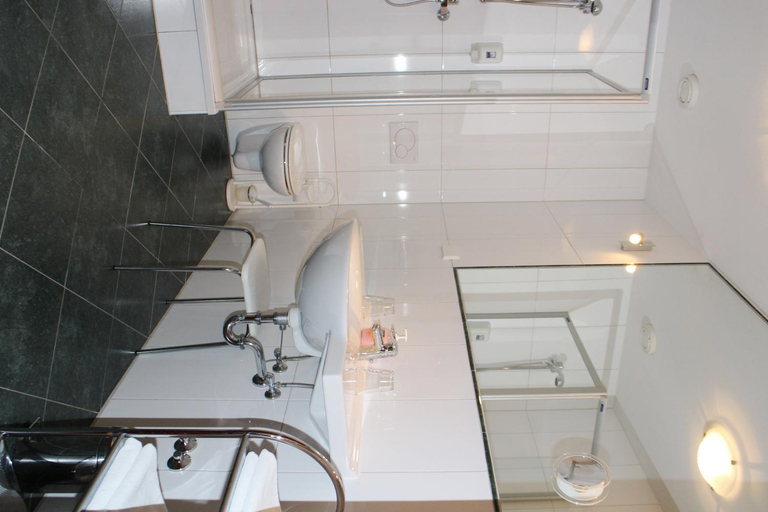 Bathroom 7