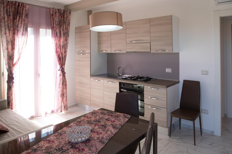 Others 5, Villa Nebros, Messina