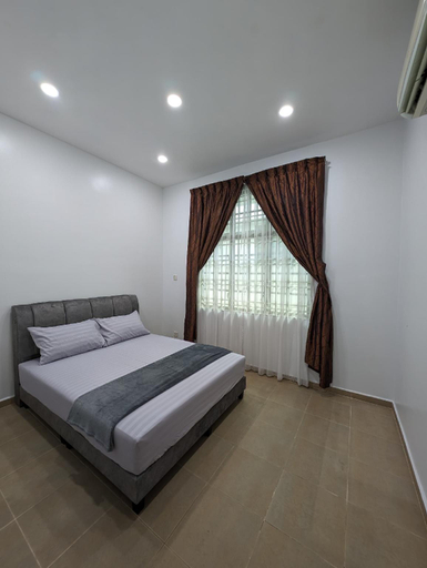 Bedroom 2, D'Garden Cottage with big field, Kluang