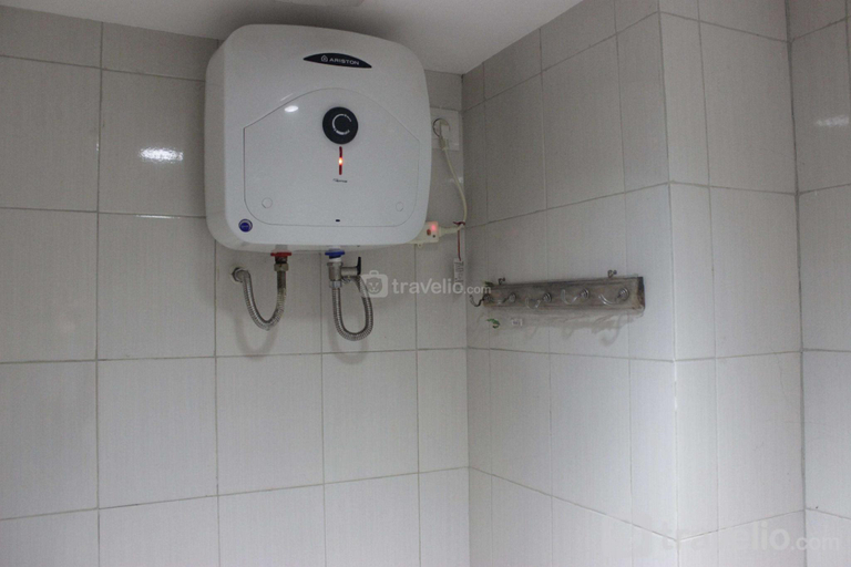 Bathroom, Comfy 2BR Mekarwangi Square Cibaduyut By Travelio, Bandung