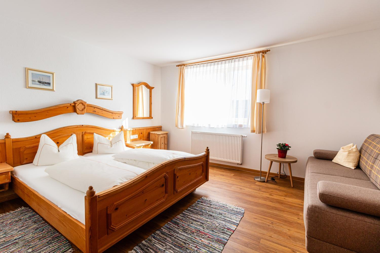 Bedroom 3, Hotel Gasthof Neuwirt, Miesbach