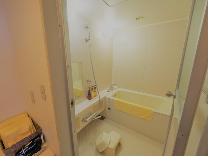 Bathroom 5, Hotel Shin Osaka, Osaka