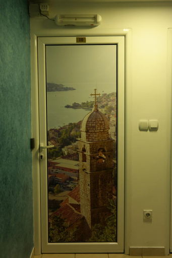 Others 5, Kuca Radovic