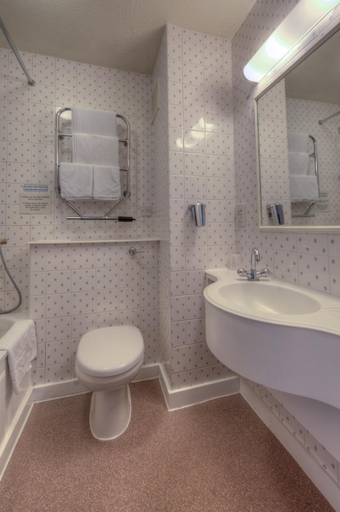 Bathroom 3, Two Brewers Hotel by Greene King Inns, Hertfordshire