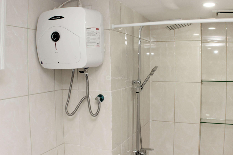 Bathroom 3, Cozy Stay 2BR Springlake Summarecon By Travelio, Bekasi