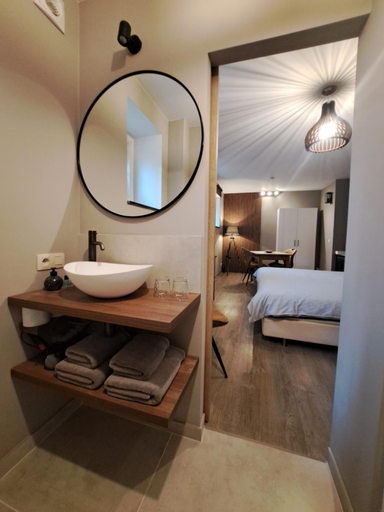 Others 2, B&B Fragaria, Antwerpen
