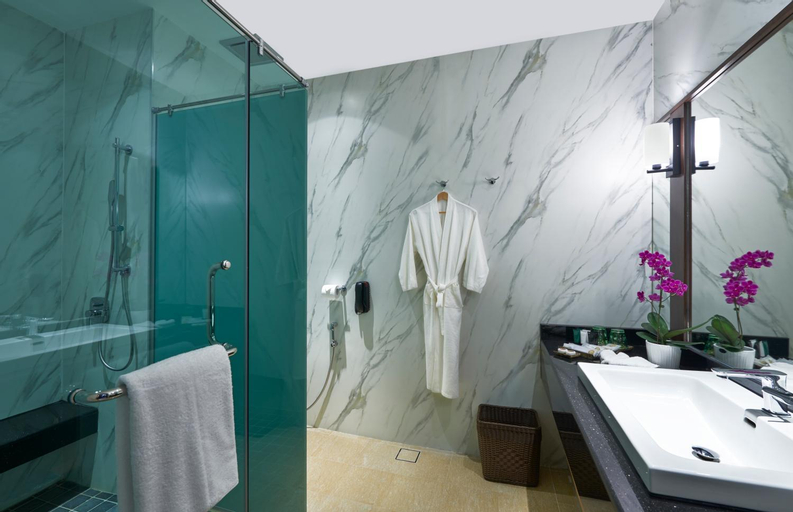 Bathroom 11