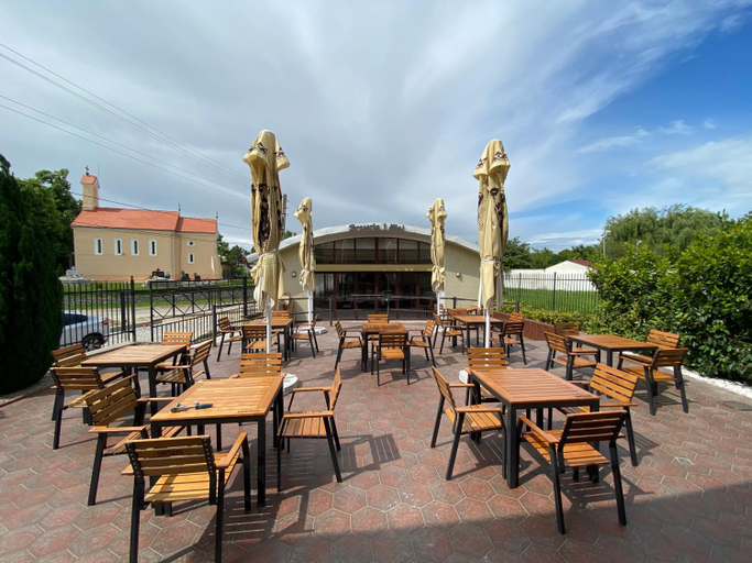 Food & Drinks 5, Pensiunea 1 Mai, Sanmartin