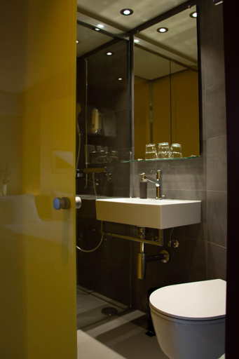 Bathroom 5, Goldener Schlüssel, Bern