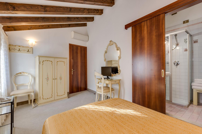 Bedroom 2, Hotel Bernardi Semenzato, Venezia