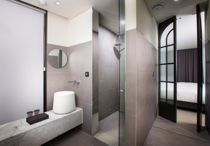 Bathroom 5, Parkmarine Hotel, Namdong