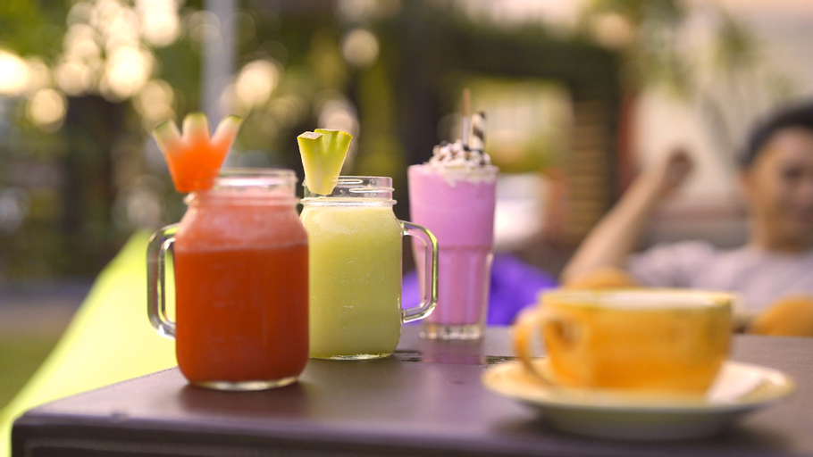 Food & Drinks 9