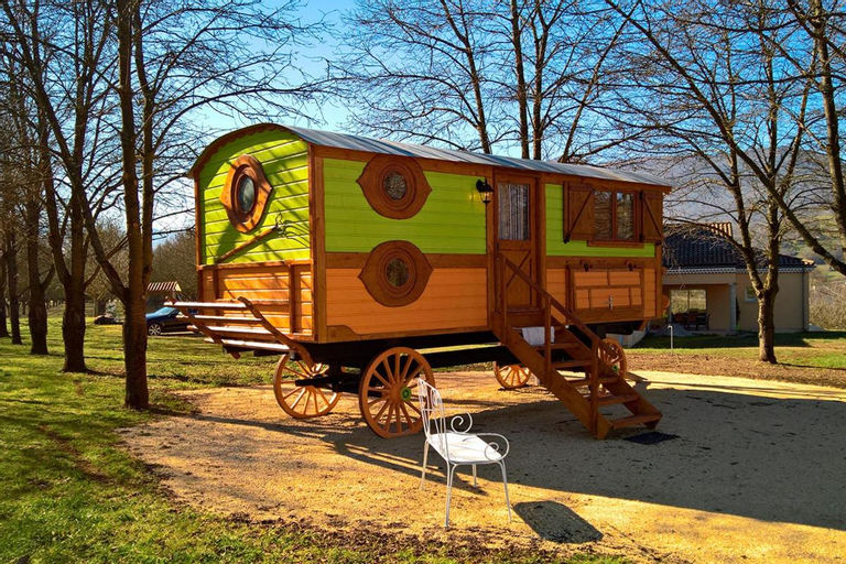Exterior 6