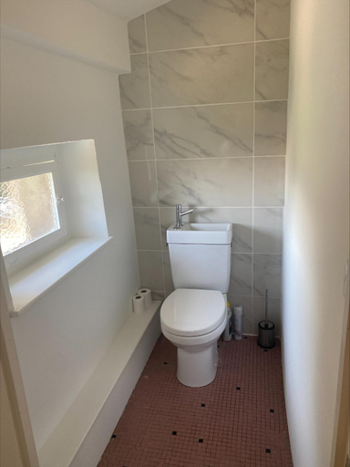 Bathroom 4, Le Chevalier Noir, Tarn