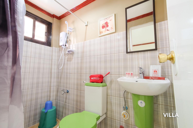 Bathroom 2, Hotel Georgina, Amadeo