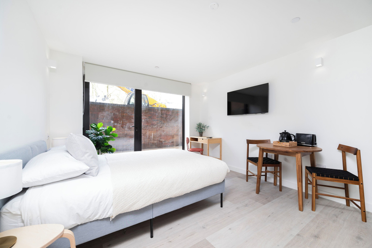 Bedroom 5, 190 Northolt Road - Campus Accommodation, London