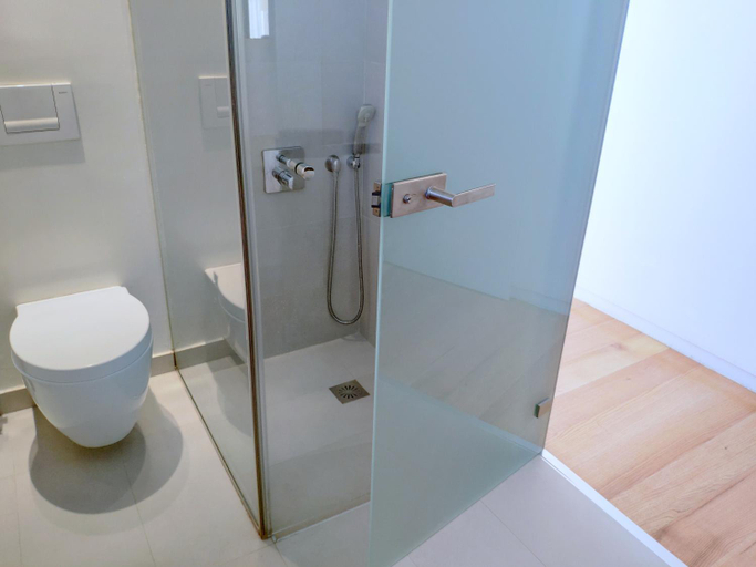 Bathroom 1, Verde Apartments, Attica