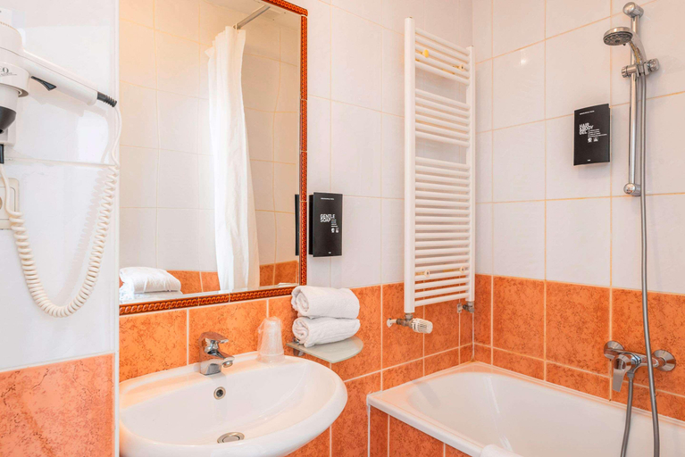 Bathroom 4, Beverly Hills Hotel, Bruxelles