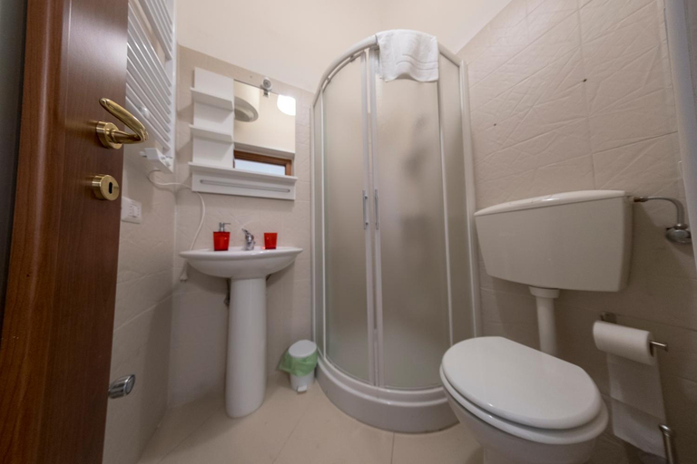 Bathroom 2, Enjoy Trani, Barletta-Andria-Trani