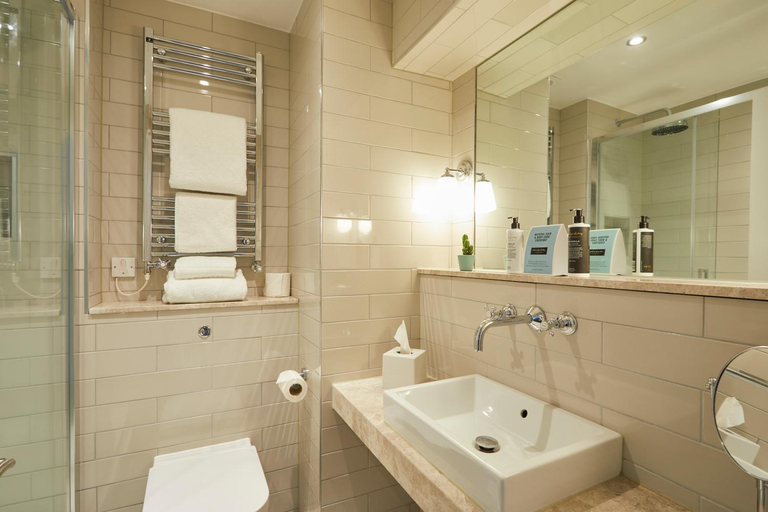 Bathroom 4, The Swan, Streatley, Berkshire, West Berkshire