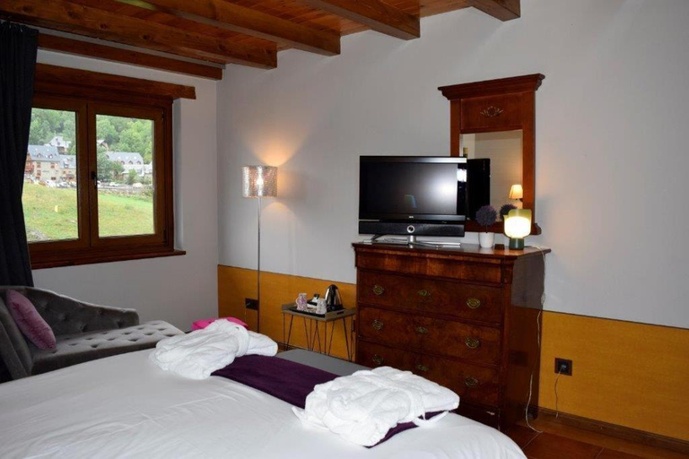 Bedroom 2, Mauberme Mountain Boutique Hotel, Lleida