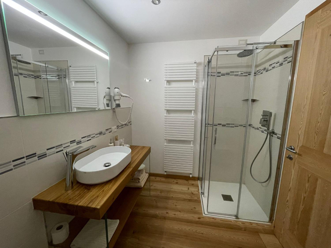 Bathroom 8