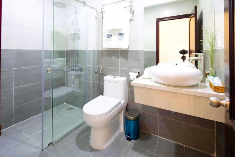 Bathroom 11