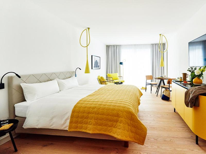 Bedroom 3, New Wave, Aurich