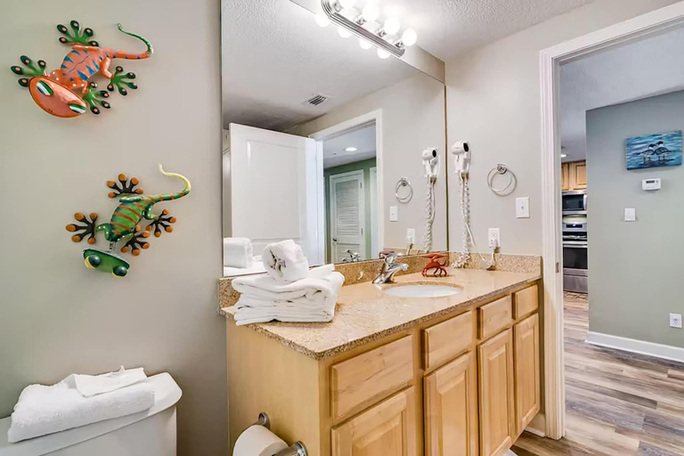 Bathroom 4, Grandview East 1002, Bay