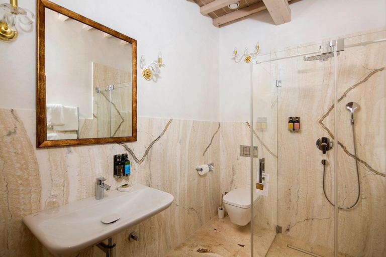 Bathroom 5, Kastiel Kubinyi, Dolný Kubín