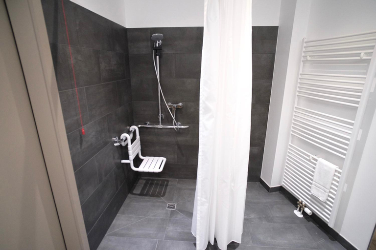 Bathroom 16