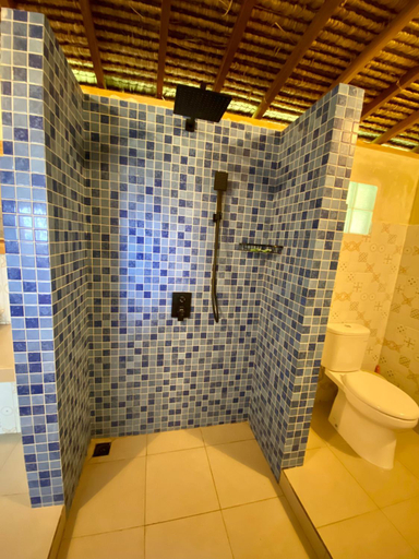 Bathroom 3, Abdi Fantastik, Lombok