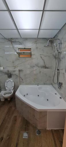 Bathroom, Astra Hermon Zimmer