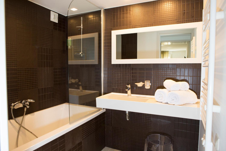 Bathroom 2, Hotel Alcyon, Corse-du-Sud