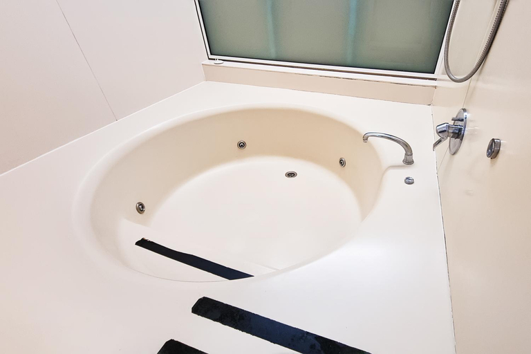 Bathroom 4, Tiki Hotel Surfers Paradise, Gold Coast