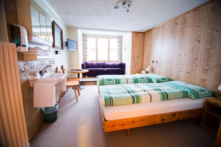 Bedroom 2, Hotel Hold, Plessur