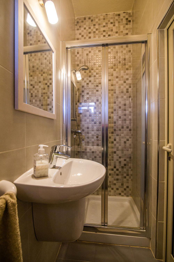 Bathroom 3, Ta' Bertu Host Family Bed & Breakfast