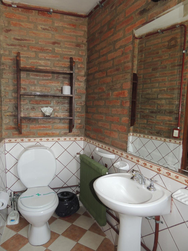 Bathroom 2, Hostal Las Golondrinas, Punilla