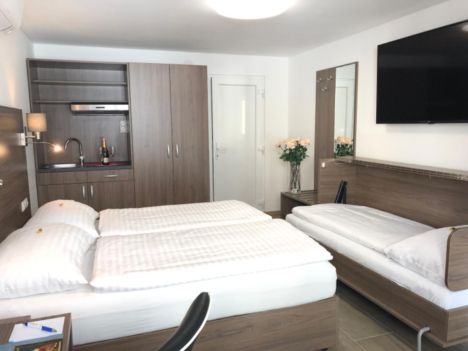 Bedroom 2, Hotel Konig, Wien
