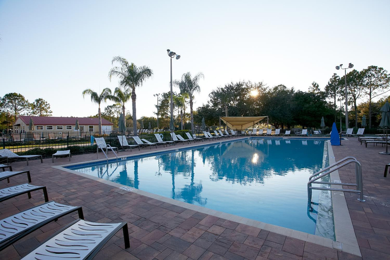 Sport & Beauty, Orlando RV Resort, Lake