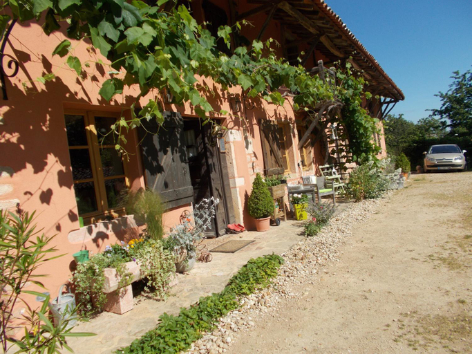 Exterior 8