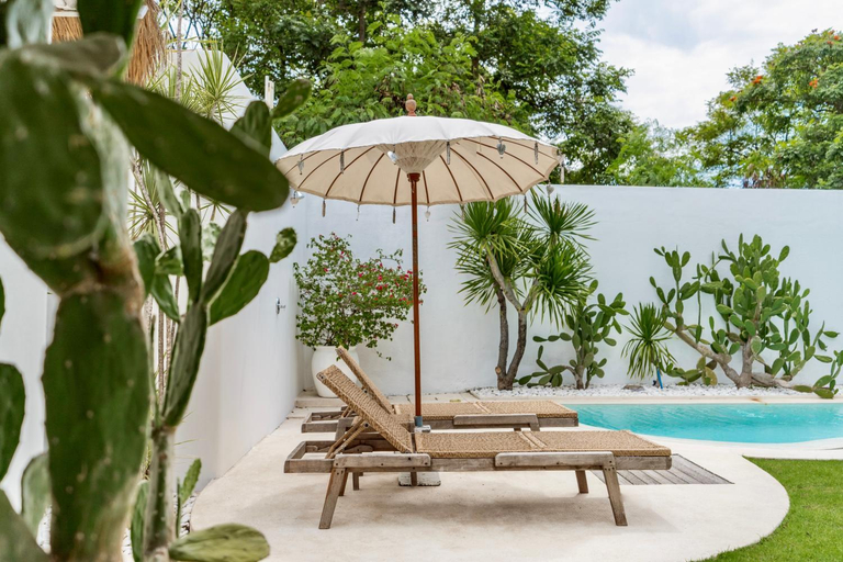 Sport & Beauty 1, Villa Alba, Berawa, Large Private 4BR Villa Near the Beach, Badung