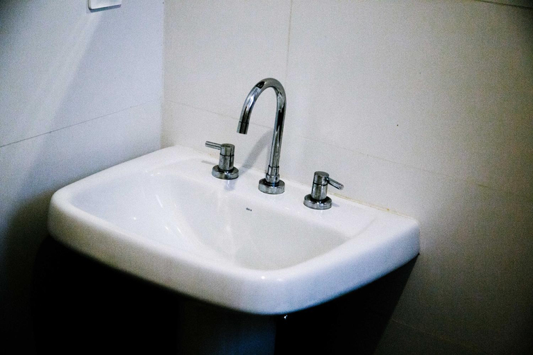Bathroom 2, CabanaCopa Hostel, Rio de Janeiro