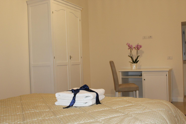 Others 2, B&B Palazzo Rochira, Taranto